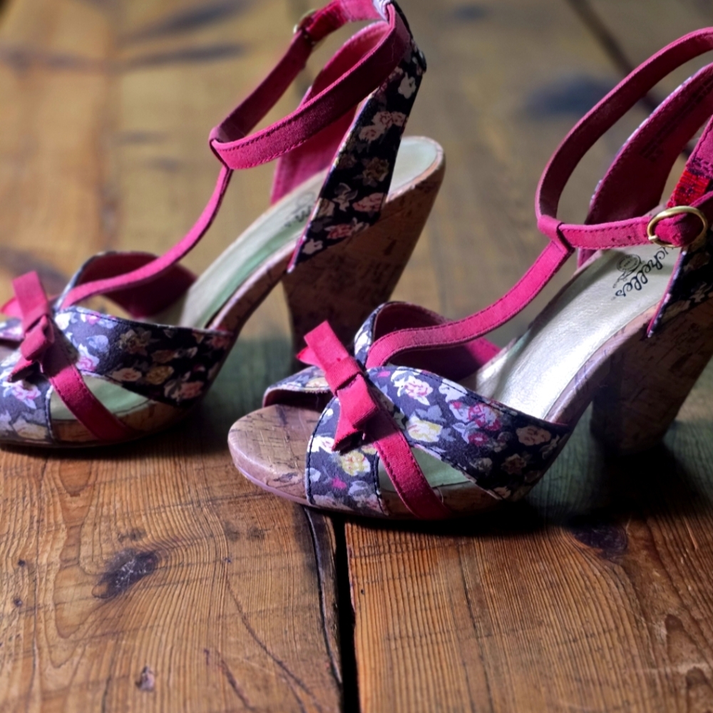 Seychelles Blue Floral Ankle Strap Heels Size 8.5 Gently Worn